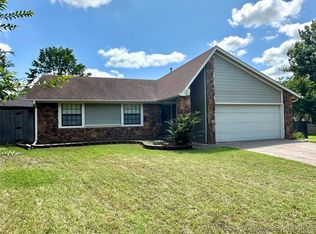 204 E 24th Ct, Owasso, OK 74055