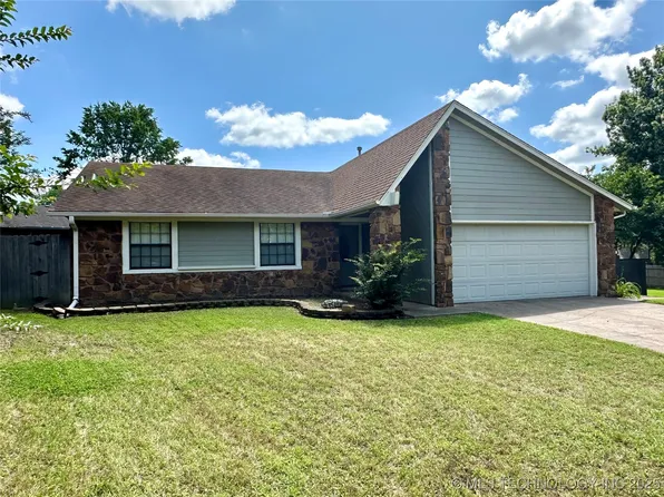 204 E 24th Ct, Owasso, OK 74055