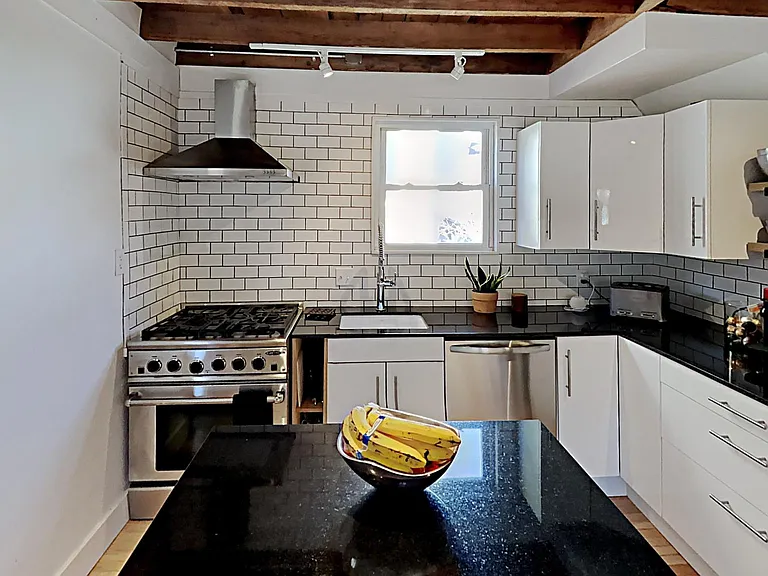15 Bates St — Photo 9
