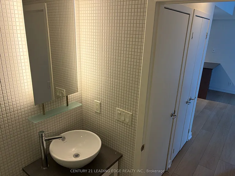 8 Colborne St #1103 — Photo 18