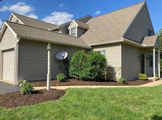 90 Pebble Creek Dr, Lititz, PA 17543
