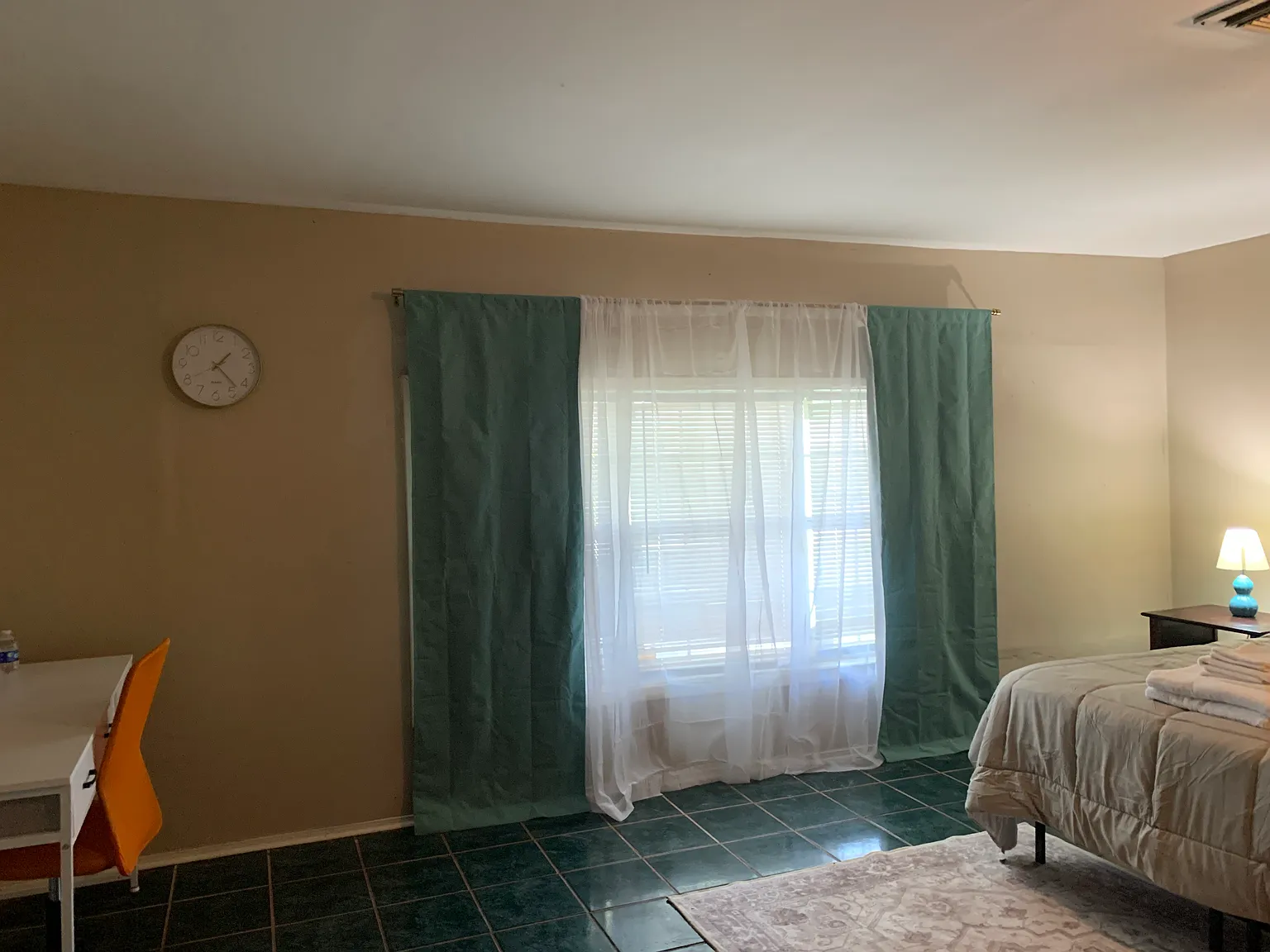 4 bed, 2208 sqft, $600 — Photo 2