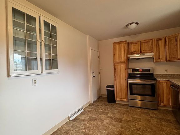 4th image of 609 Duke Ln