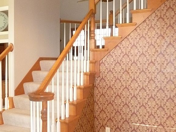 leads into spacious 2ST foyer