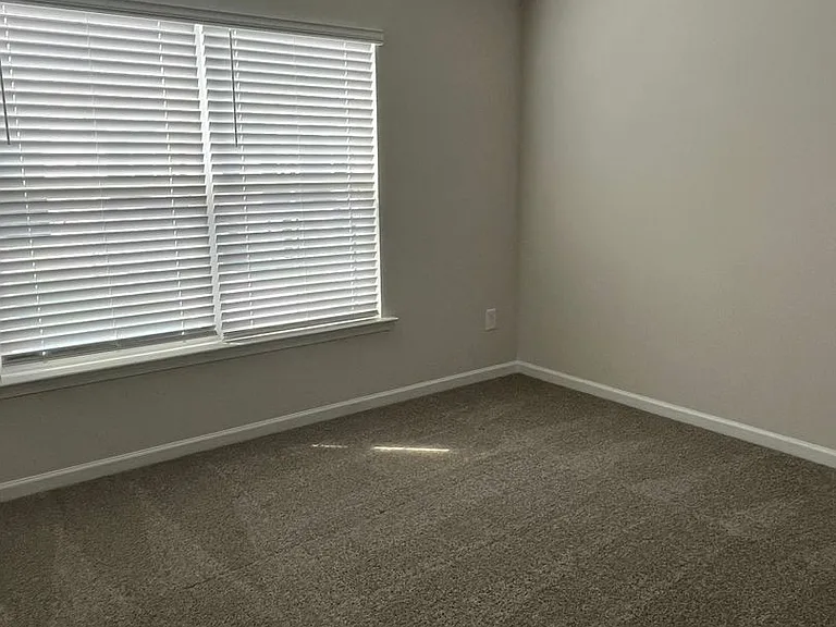 315 S Lake Ct — Photo 15