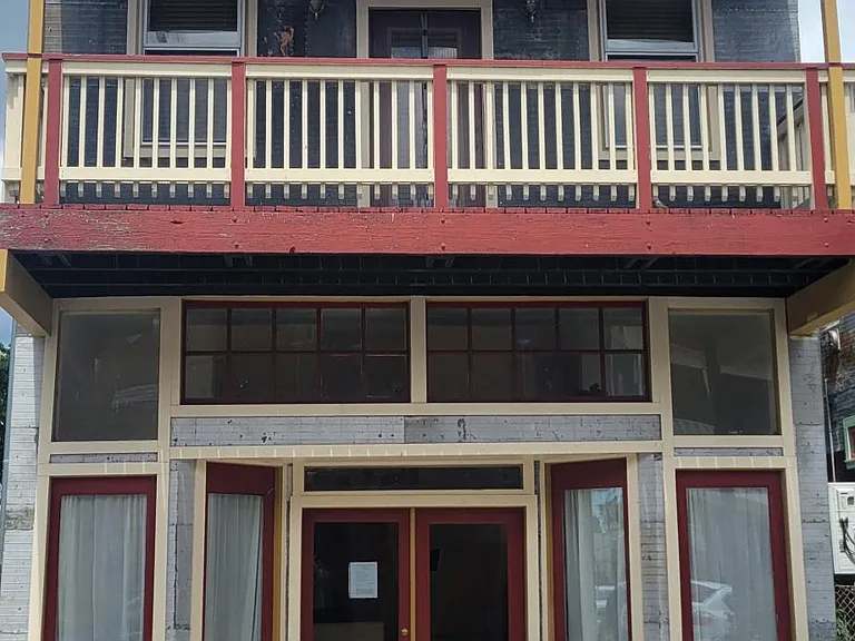 33 Main St #A — Photo 1