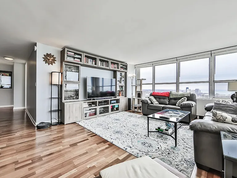 655 W Irving Park Rd #3810 — Photo 11