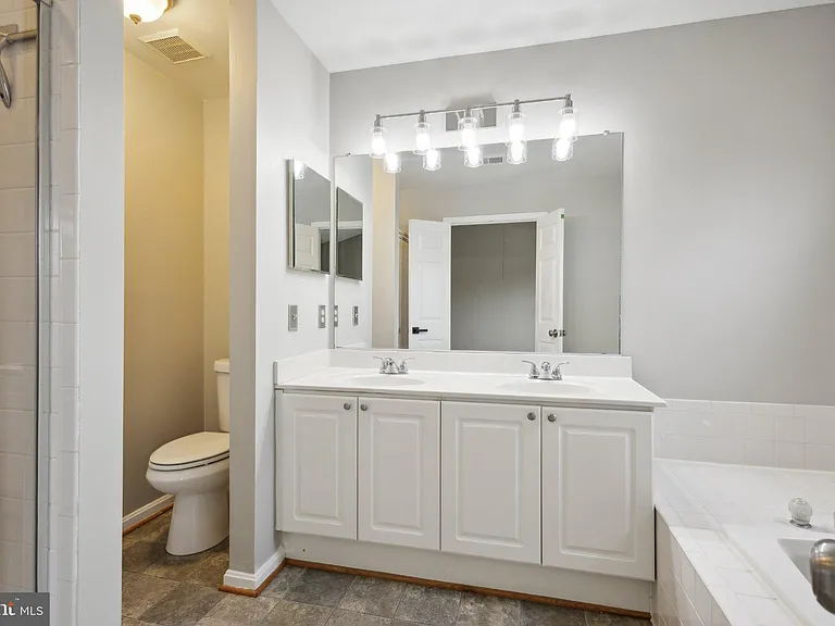 15514 Port Washington Ct — Photo 13