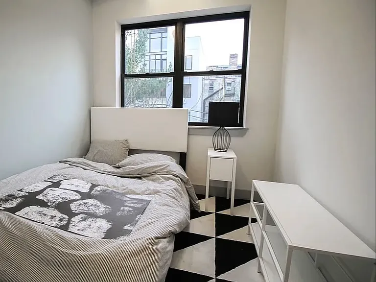 102 Scholes St #3B — Photo 8