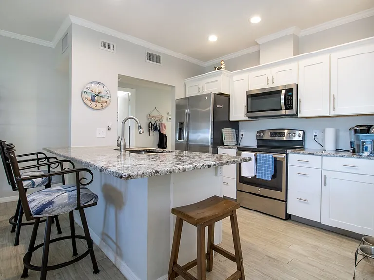 5920 Driftwood Ave — Photo 3