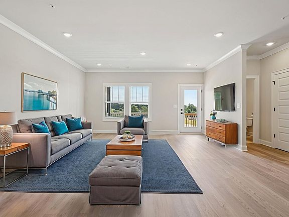 The Leighton floorplan with the Modern Glam Linen interior package.