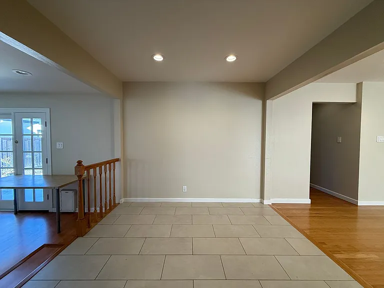 2360 Fordham Dr — Photo 8