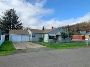 1672 NW Dogwood St, Roseburg, OR