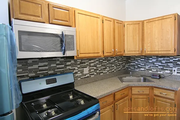 Rented by aptsandlofts.com | media 11