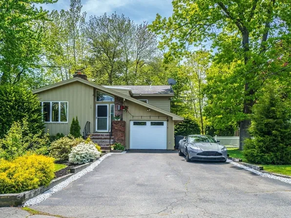 15 Carlin Rd, Waltham, MA 02451