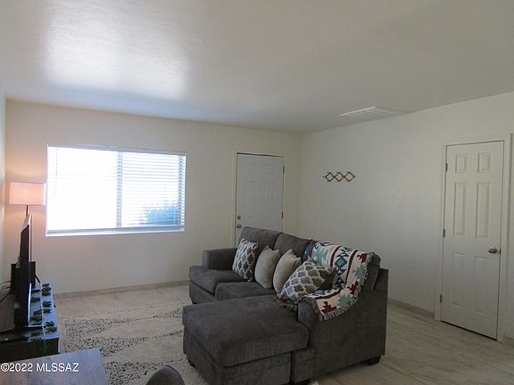 3rd image of 1627 E 13th St #1