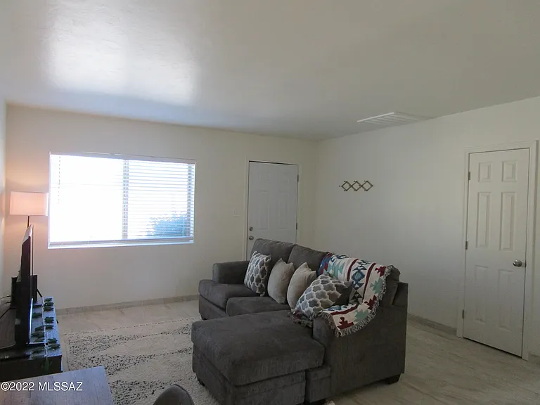 1627 E 13th St #1 — Photo 3