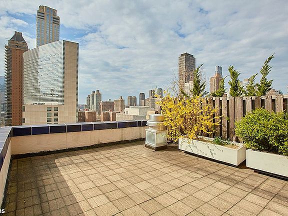 2nd image of 43 W 61st St APT 16M