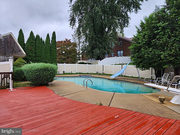 5th image of 220 County Line Rd