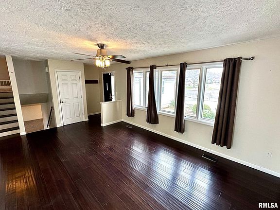 3rd image of 28 Jacobs Ln