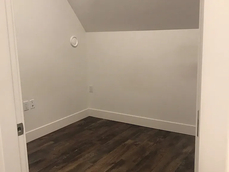 1539 Comox St #33 — Photo 11