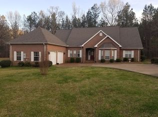 915 Clifftview Rd, Bolivar, TN 38008