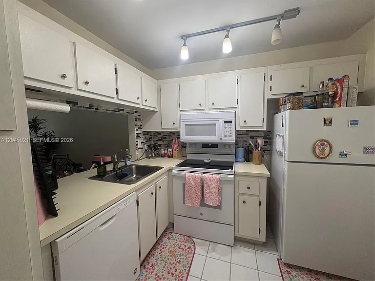 9340 Lagoon Pl #202 — Photo 1