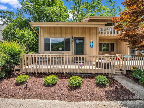 3rd image of 140 W Lake Dr N #301