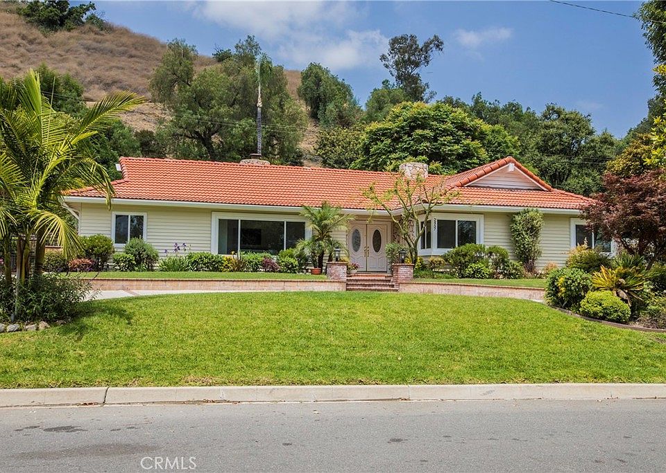 1st image of 2457 Country Club Dr