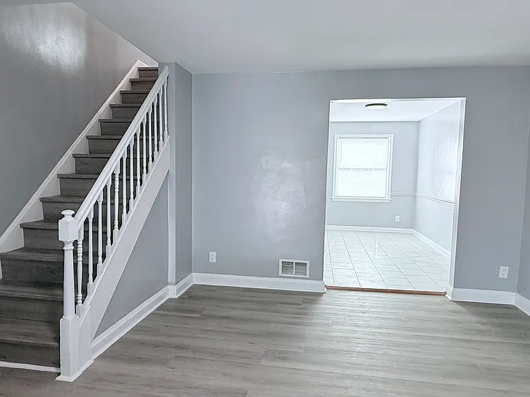 415 Edmunds Way — Photo 3