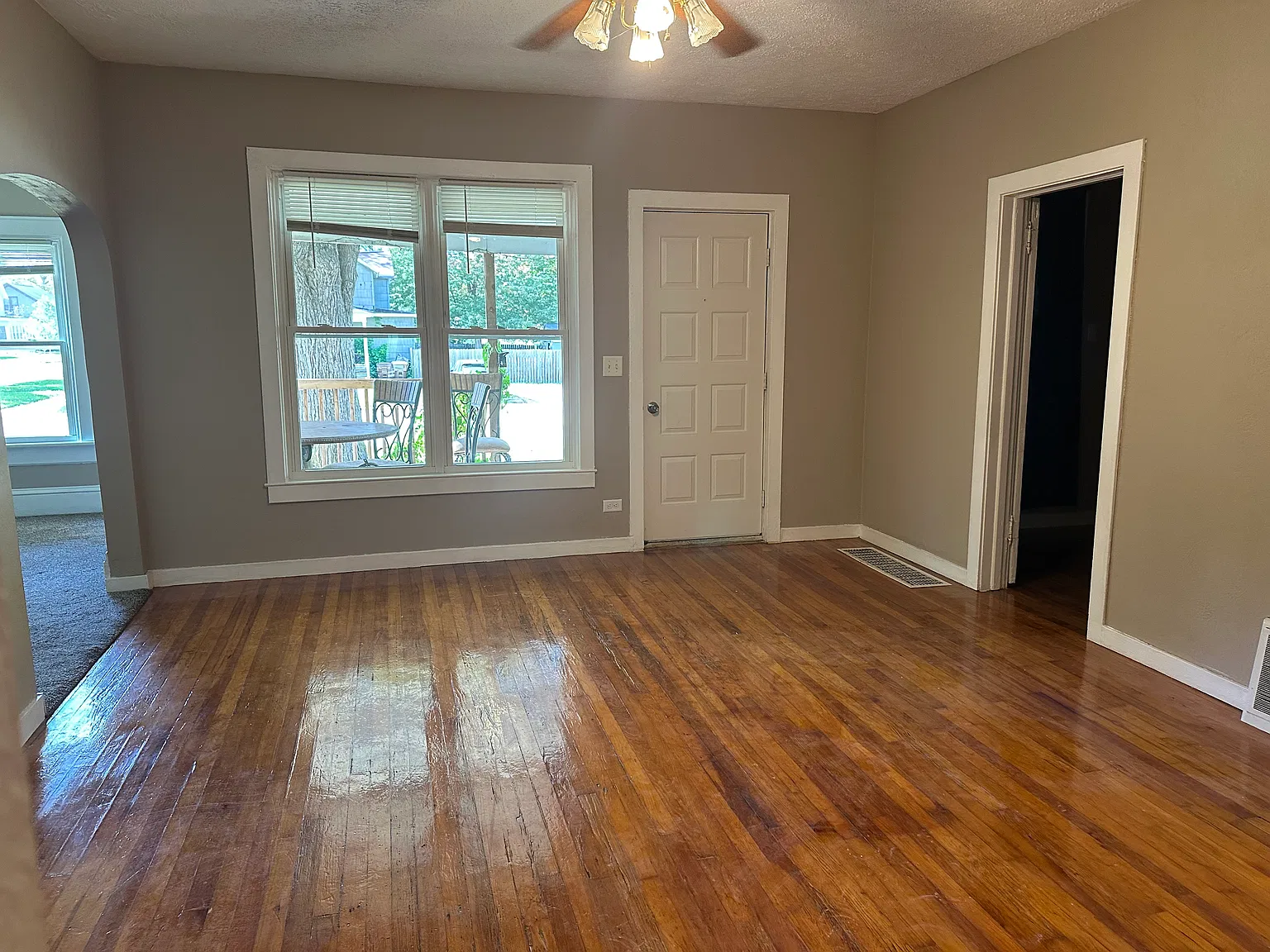 3 bed, 1176 sqft, $1,200 — Photo 2