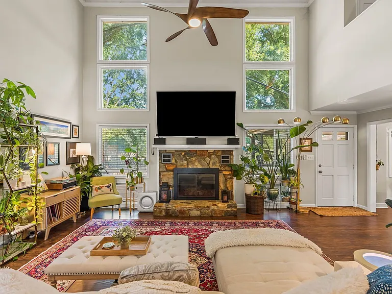 223 Ivy Cir — Photo 7