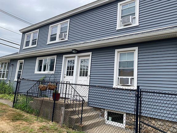 3rd image of 950 Main St #1