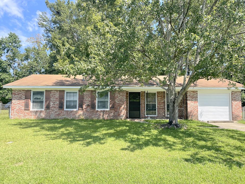 1st image of 106 Beatrice Ln