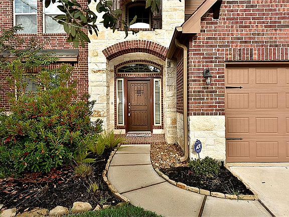 2nd image of 139 W Wading Pond Cir