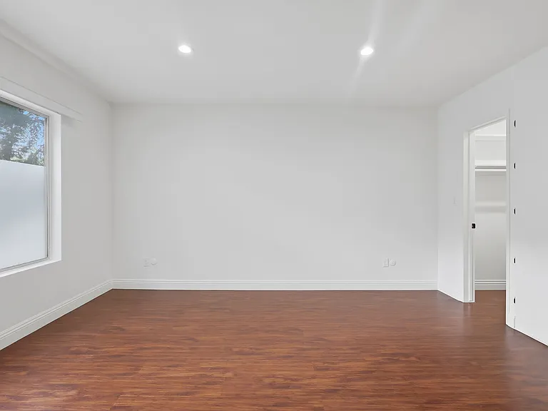 124 N Clark Dr #107 — Photo 24