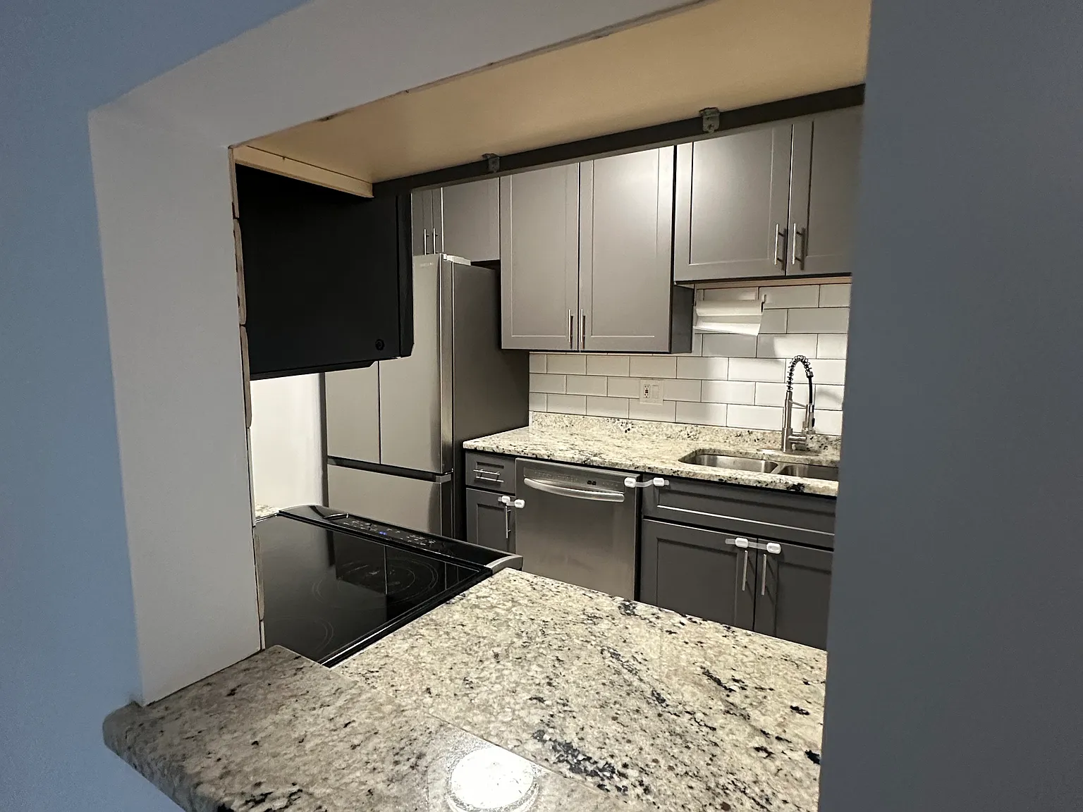 2 bed, 972 sqft, $2,200 — Photo 4