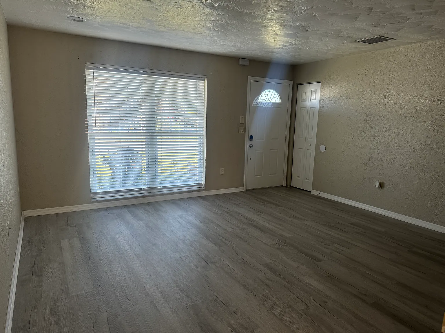2 bed, 986 sqft, $1,850 — Photo 3