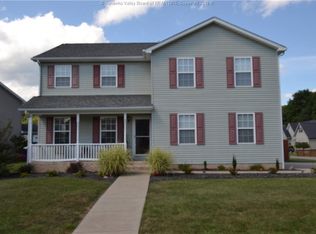649 Overlook Dr, Hurricane, WV 25526