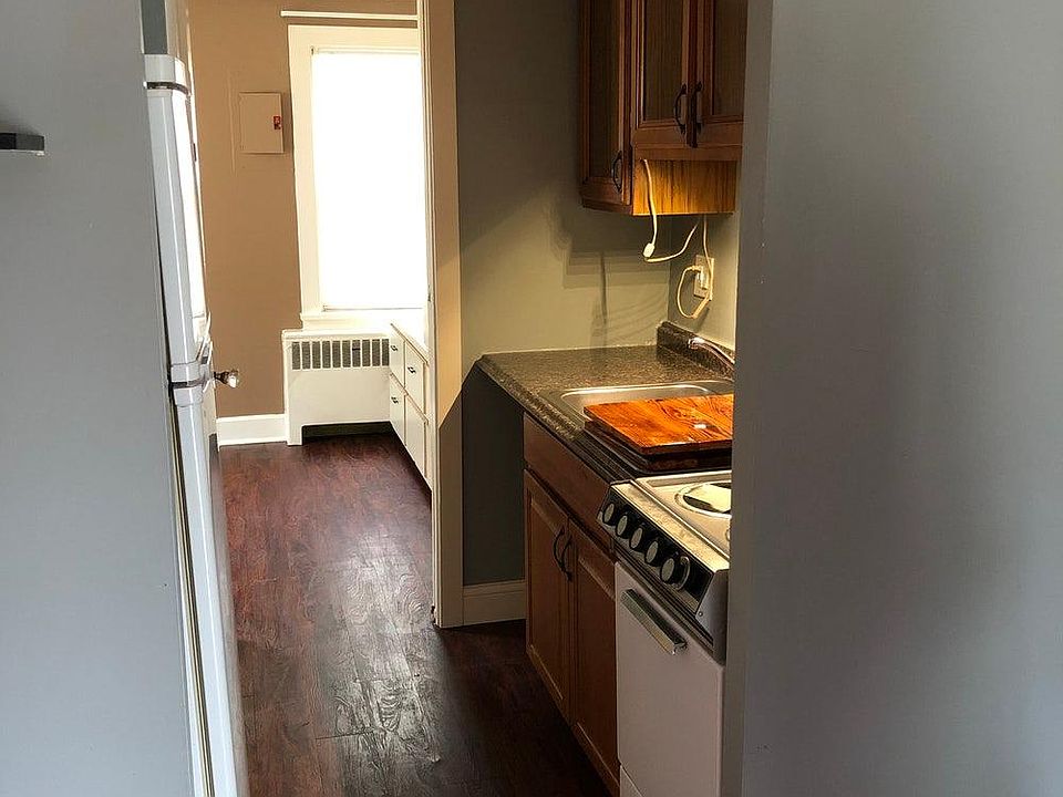 1st image of 19 Leonard Ave