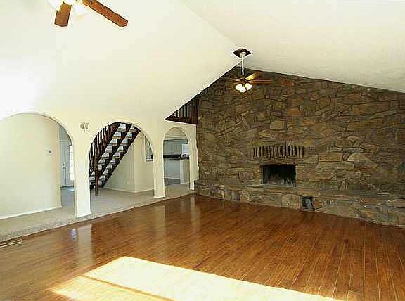 5th image of 2402 E Cedar Ln
