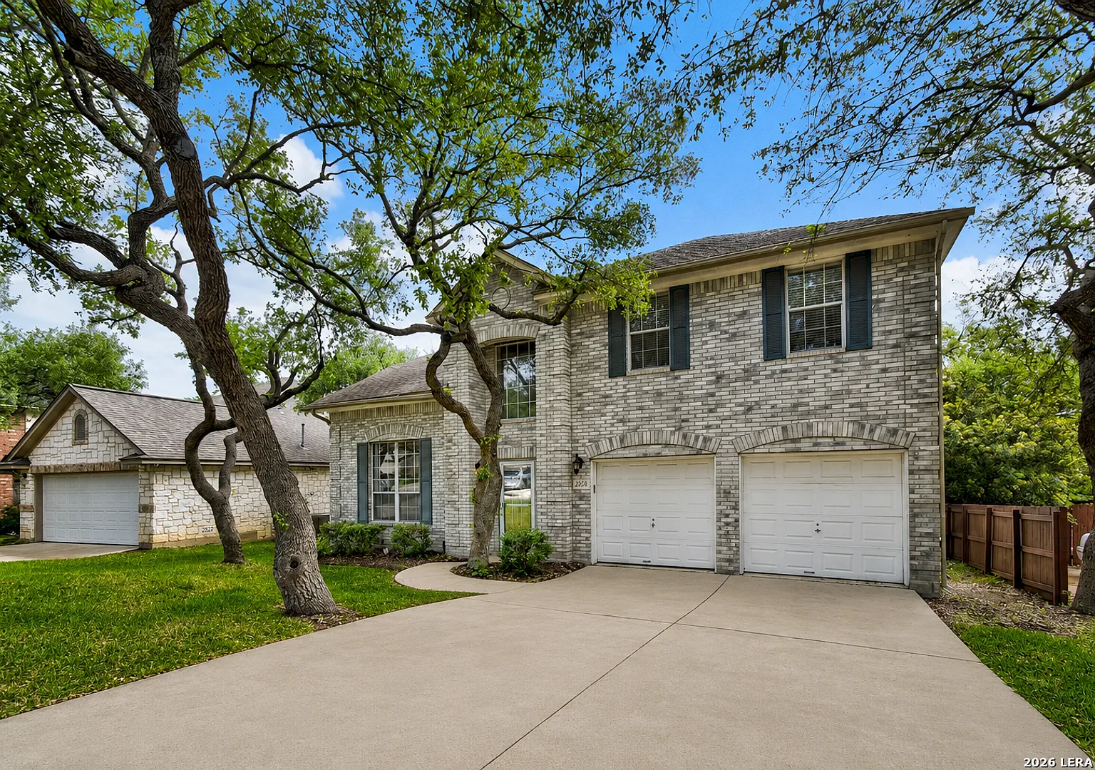 Beautiful and impeccably maintained traditional home located in the highly desirable Waters at Ca... — Photo 2