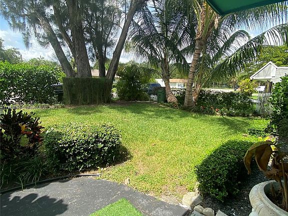 4th image of 2857 SW 16th St