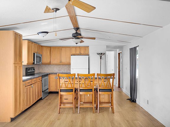 5th image of 802 Largo Rd