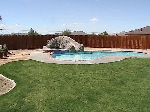 BACK YARD W/POOL