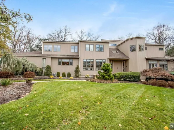 190 Graney Dr, River Vale, NJ 07675