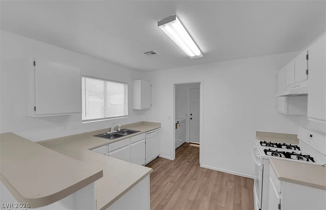2 bed, 2.0 bath, 894 sqft, $1,175 — Photo 3