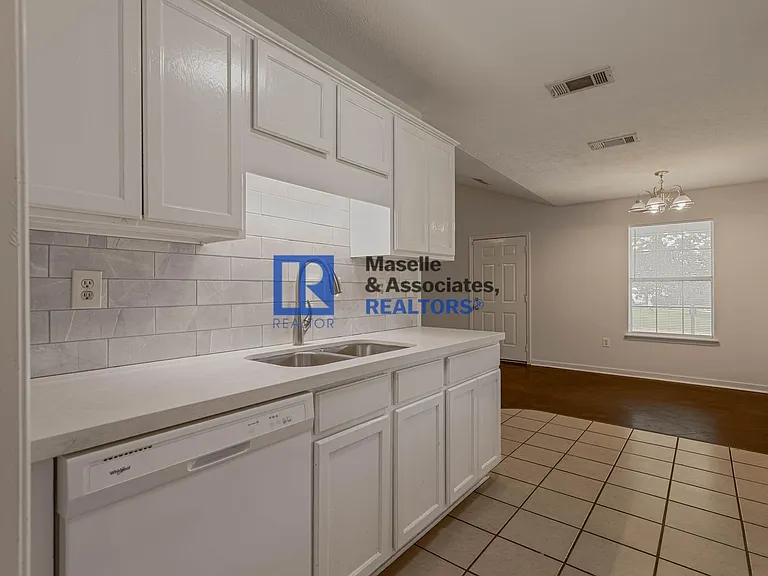 1212 Barnett Bend Cir — Photo 17