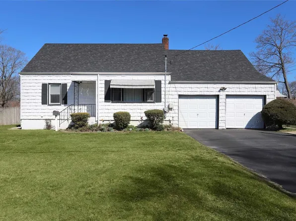 13 William Avenue, Central Islip, NY 11722
