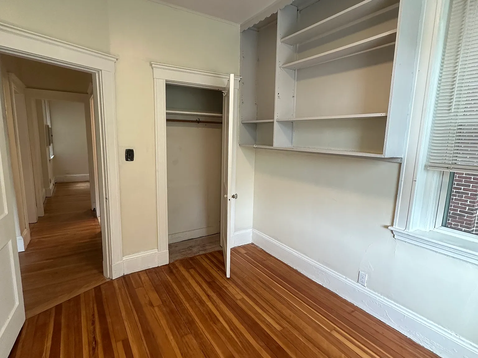 3 bed, 9999 sqft, $3,500 — Photo 2